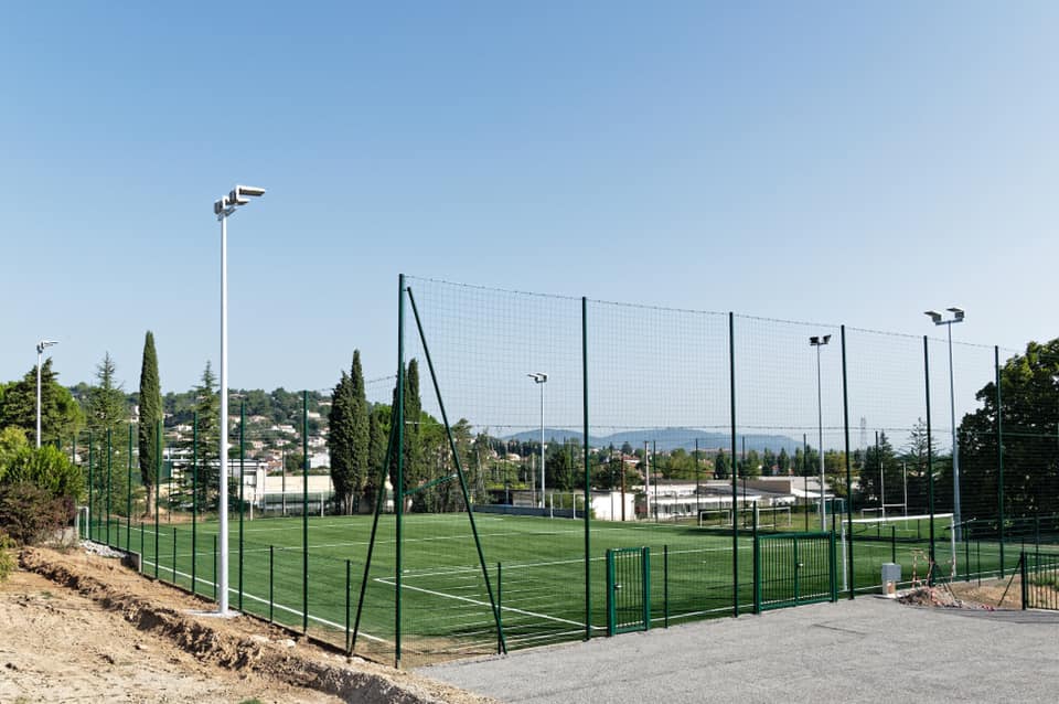 Stade synthétique
